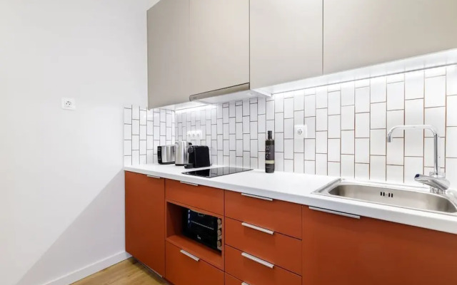 UPSTREET Hidesign Acropolis Apartment