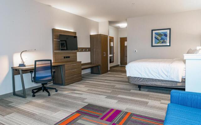 Holiday Inn Express & Suites Columbus - Worthington, an IHG Hotel