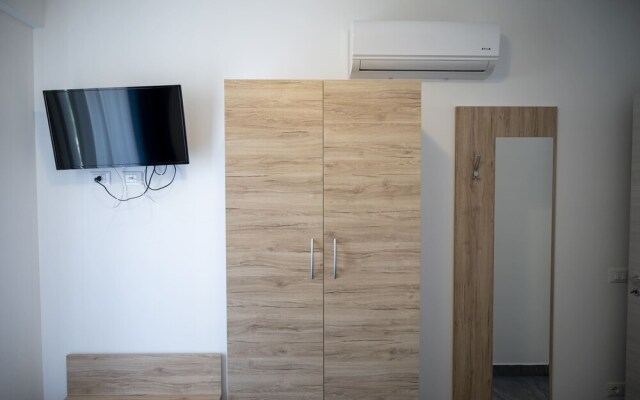 Zircone Apartment On Sea Shore