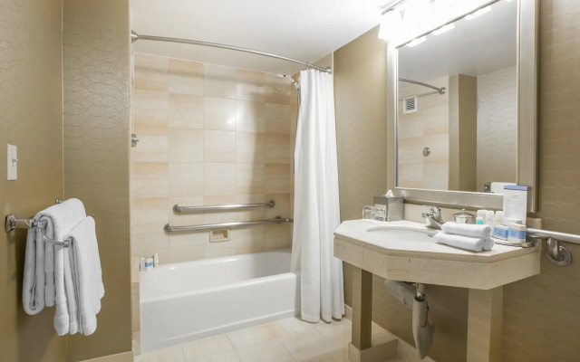 Omni Los Angeles  at California Plaza