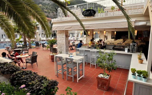 The Blue Lagoon Deluxe Hotel - Image 4