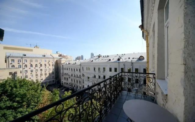 KievApts Pushkinskaya 10