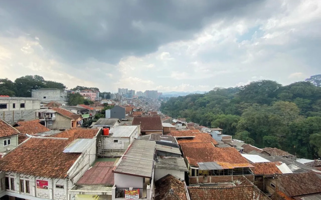 Spacious And Serene Studio Room Apartment At Jarrdin Cihampelas