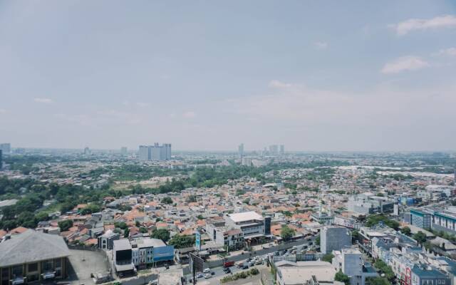 Comfortable And Homey Studio Loft At Kingland Avenue Apartment