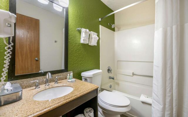 Quality Inn & Suites Leesburg Chain of Lakes