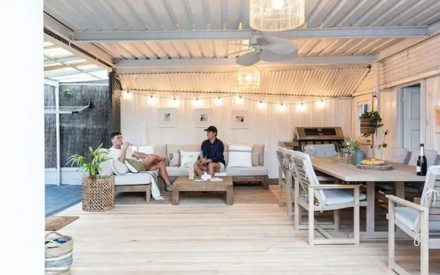 Sol Coastal Retreat - Outdoor Spa and Sauna
