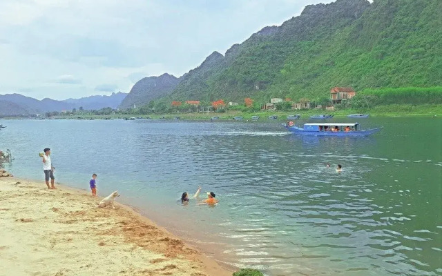 Funny Monkeys Homestay