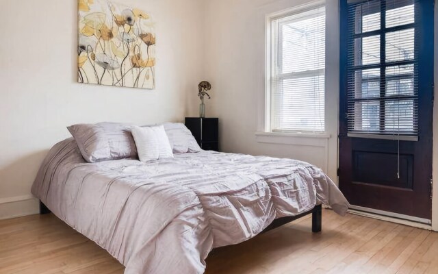 Large Beautiful One Bedroom on Brady St
