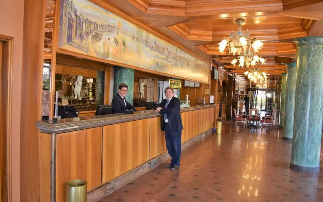 Russott Hotel