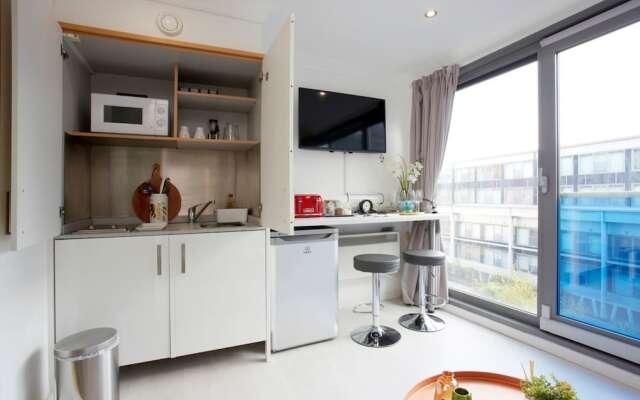 1 Bedroom Apartment, Leeds Stunning & Cosy Find!