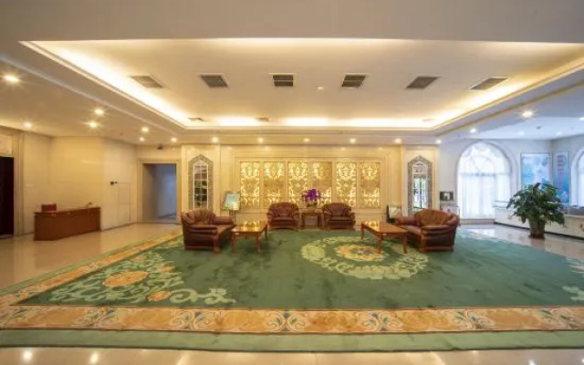 Yili Hotel – Lobby – Yining