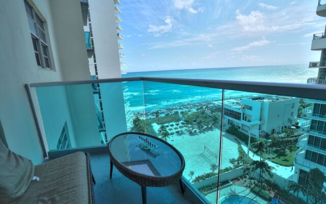 Hollywood Apartment by the Sea