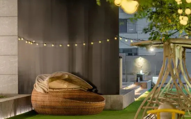 Holz Curio Hotel