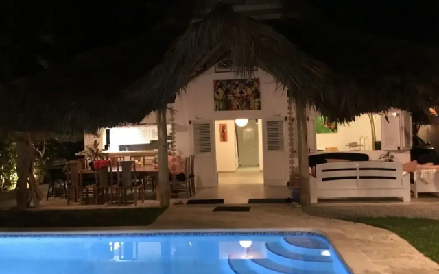 Pretty Caribbean Style Villa