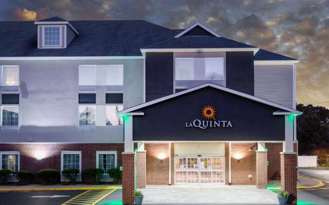 La Quinta Inn & Suites by Wyndham Stonington-Mystic Area