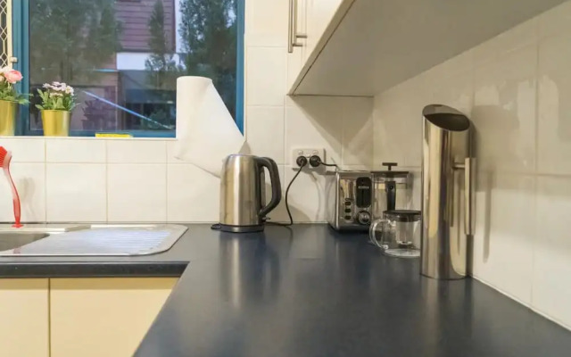 Comfortable New 2 Bedroom Apartment by St Kilda Pier