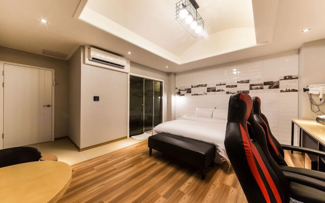 Ansan Gojandong Hill House