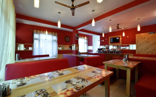 OYO 16868 Home Premium Studios Katrain, Nh3,