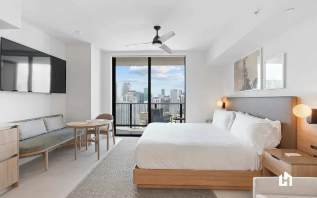 Stylish Apartments with Partial Ocean Views in Downtown