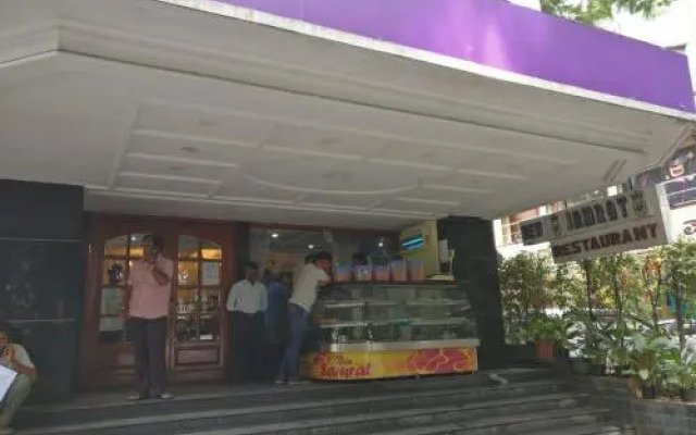 Samrat Residency by FabHotel