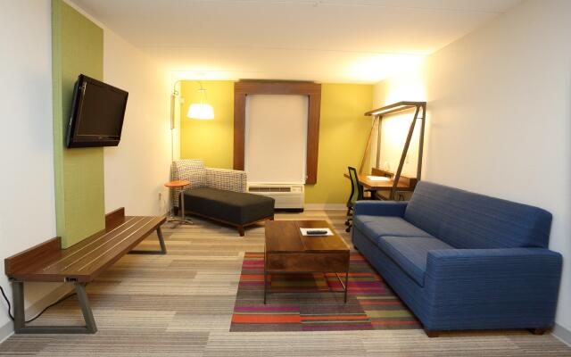 Holiday Inn Express & Suites Newport News, an IHG Hotel