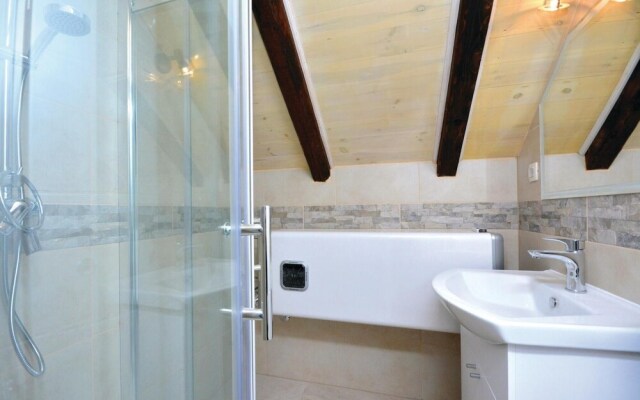 Nice Home in Podstrana with Hot Tub, WiFi & 4 Bedrooms