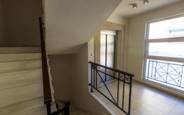 De Lux Apartments