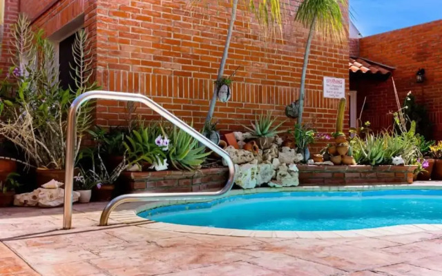 Flamingo Suite 1BR 1BA Apt w Pool Parking