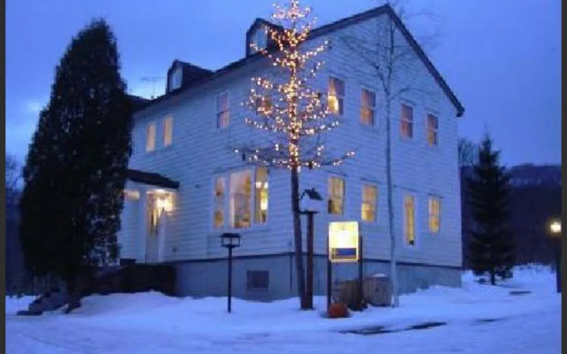 Chalet Banff - 6 bedroom 6 bathroom Ski Lodge