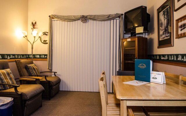 Mt. Baker Lodging Condo 33 – Inexpensive, Sleeps 6! by MBL