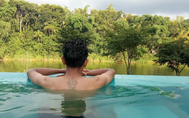 Kandy Cabana Eco Resort