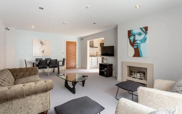 Stylish 2bed Apt With Free Parking/elevator