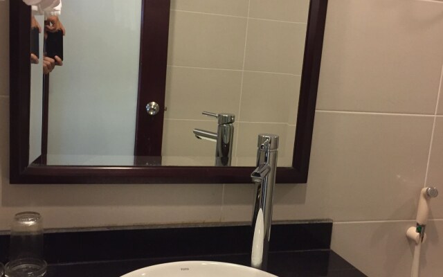 Golden Lotus Halong Hotel