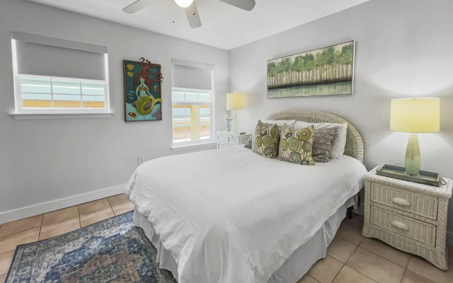 Sunseekers - 2 - 2 Br condo by RedAwning
