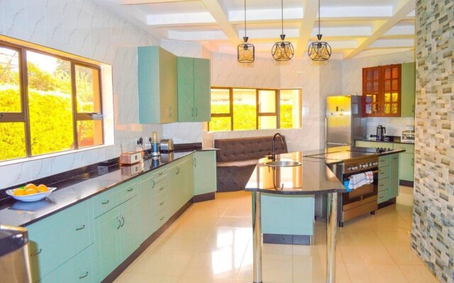 Mount Pleasant - Luxurious 4-bed Villa