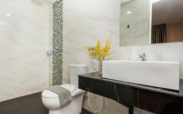 Oyo 490 Dk Hotel