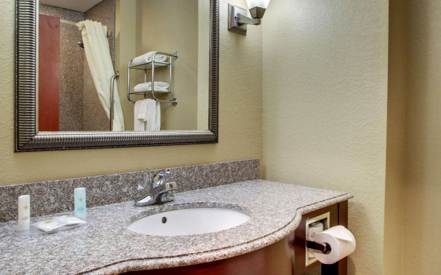 Comfort Inn & Suites Clinton - Jackson West