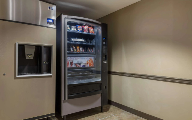 Best Western Plus Baker Street Inn