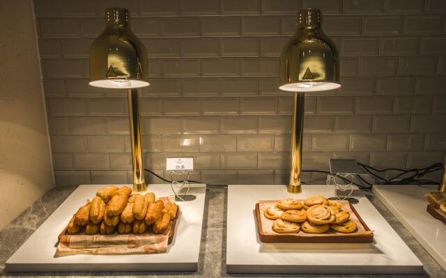 GZ Baiyun Airport MeHood Liz Hotel T1