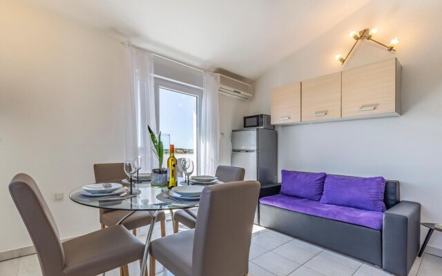 Stunning Apartment in Liznjan With 2 Bedrooms and Wifi
