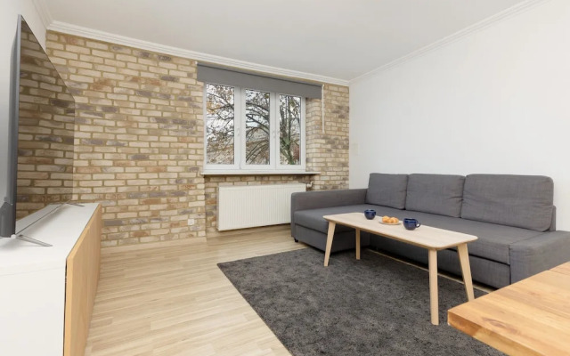 Modern Two-bedroom Warsaw by Renters