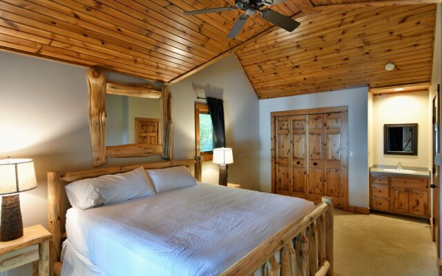 Lumberjack Lodge 5 Bedroom Home by Redawning