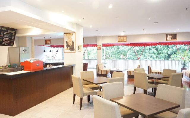 Grand Cakra Hotel