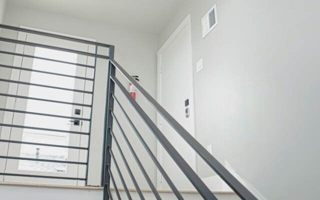 Luxury 3BD Rooftop Home in Dwtwn HTX.