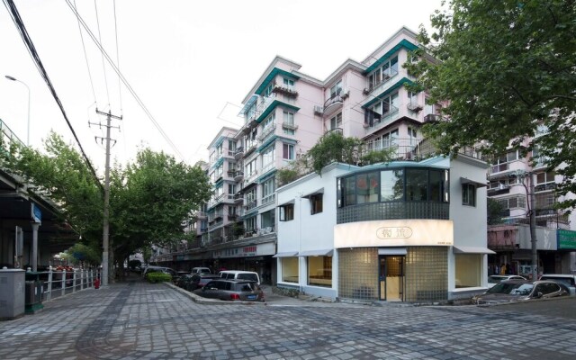 WEFLOW Hostel