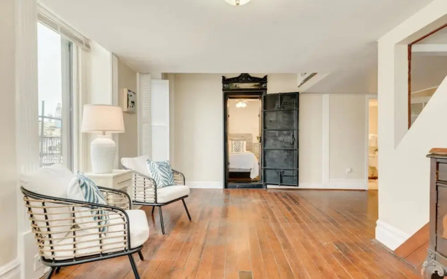 Galveston Historic Strand Loft 204