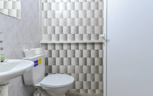 Cosy Top Floor Studio on Patriarh Evtimiy Blvd