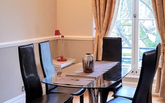 Classic 2 Bedroom Flat Gloucester St