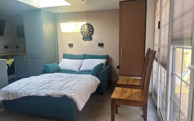 Inviting 1-bed Studio in London