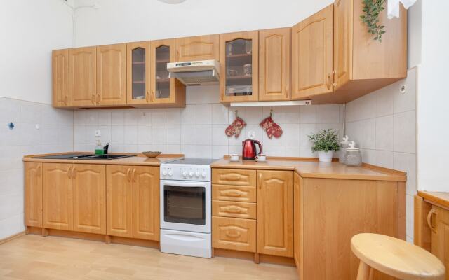 Picturesque Apartment Krakow by Renters